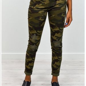 Judy blue camp jeans size 11 destructed